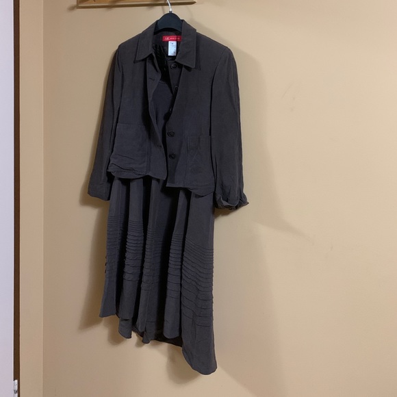 Anne Klein suit - Picture 1 of 4